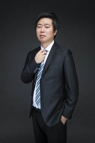申煒 教學(xué)校長/政治老師